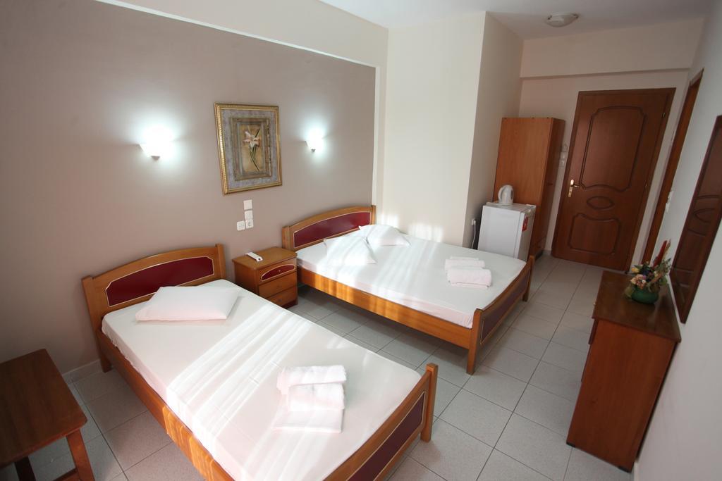Hotel Alexandros Неи Порои Стая снимка
