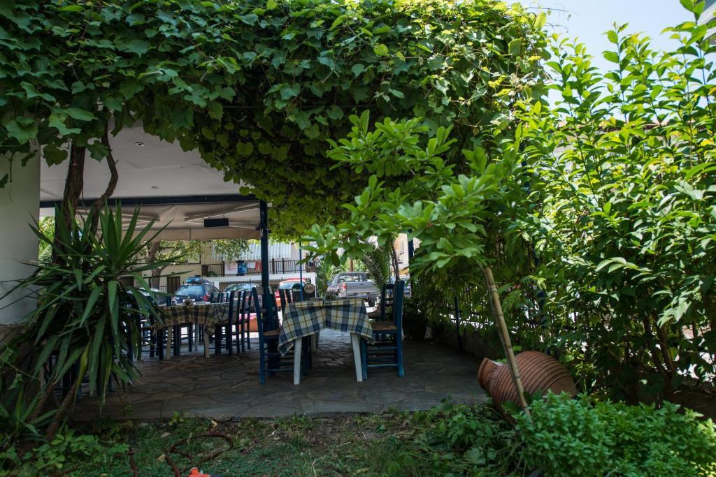 Hotel Alexandros Неи Порои Екстериор снимка